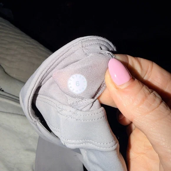 Lululemon Pushing Limits Bra Size 6 - Picture 5 of 5